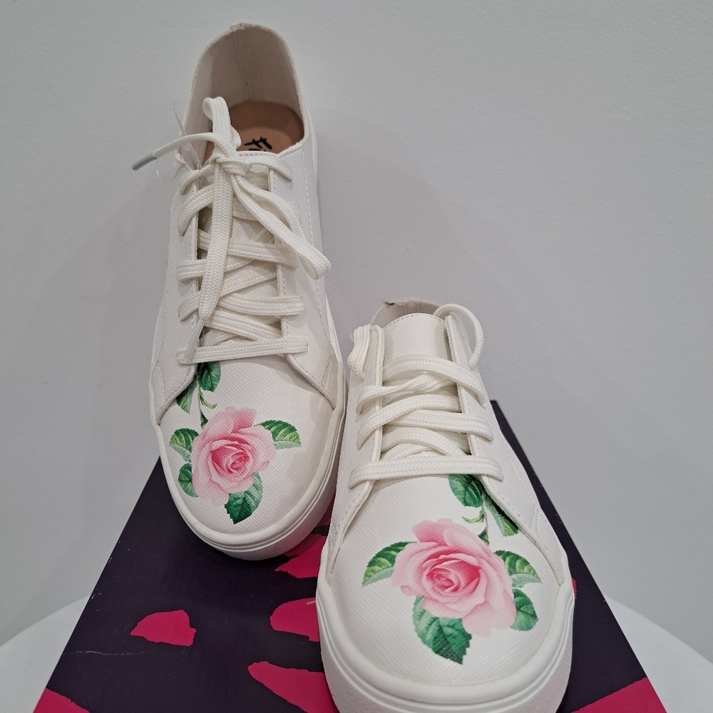 Women's Shoes Size 10